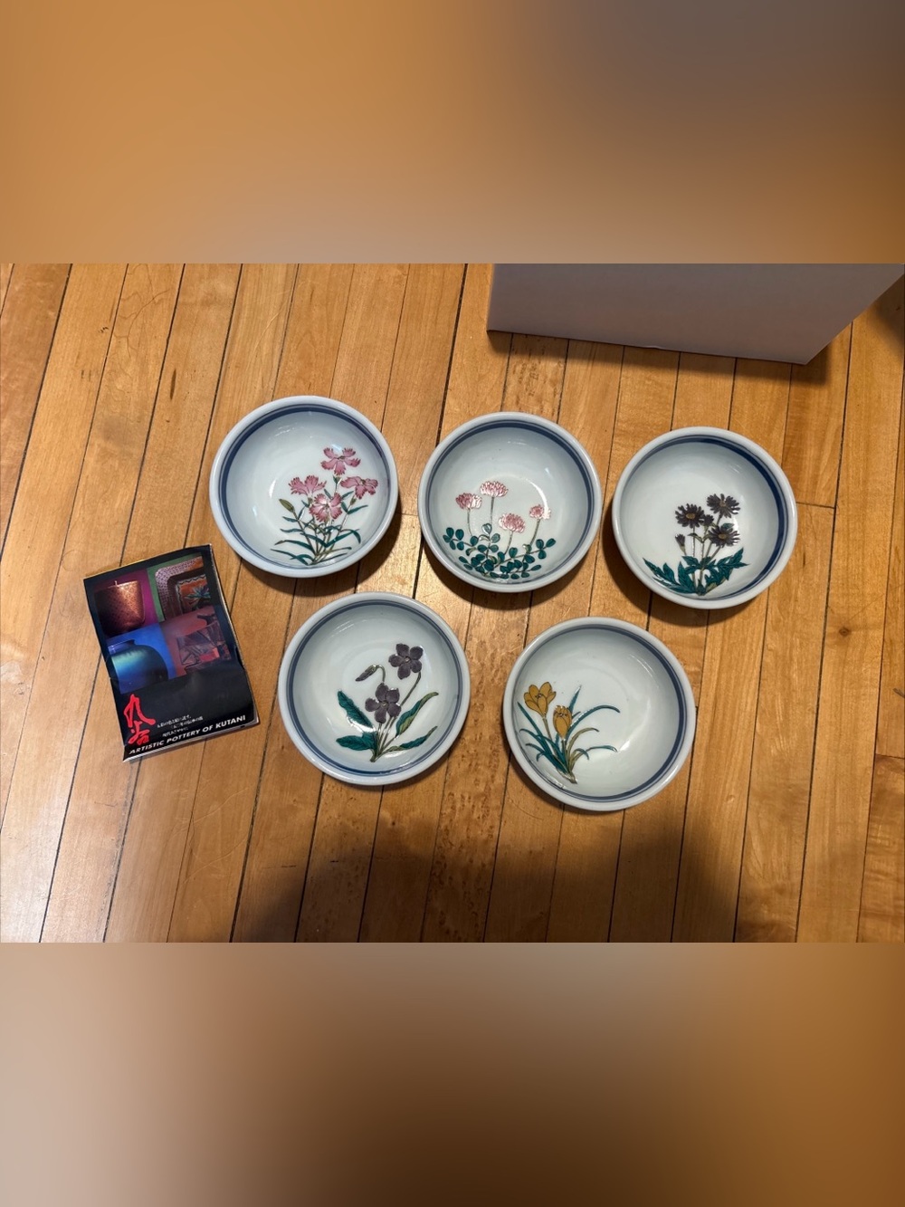 Vintage Kutani 5-Piece Floral Bowl Set – New Old Stock, Original Box & Booklet